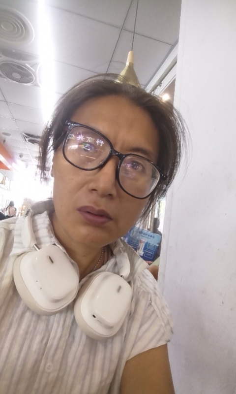 冬天的蔷薇的第三张照片--桃园交友中心