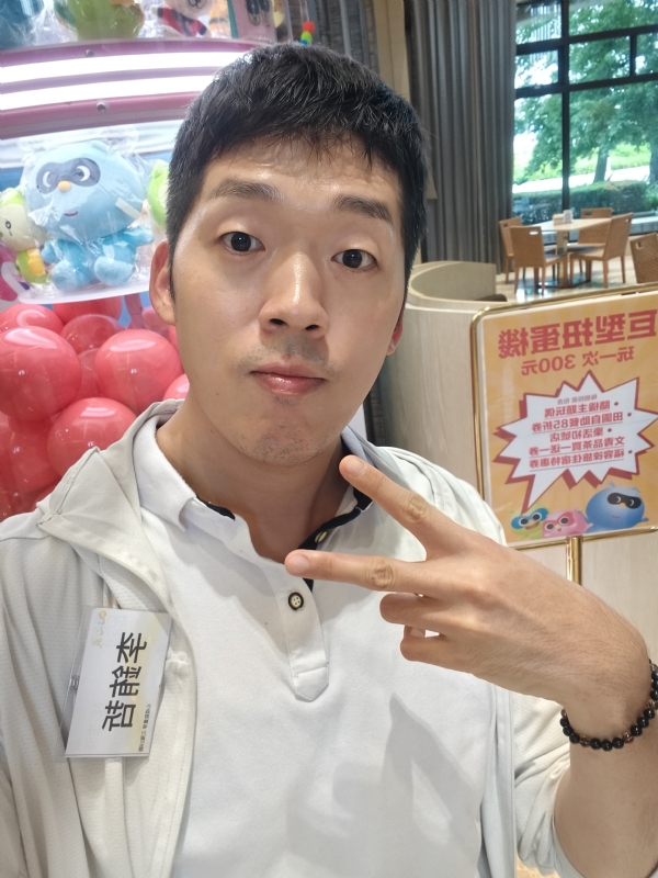 銪哲的第一张照片--桃园交友中心